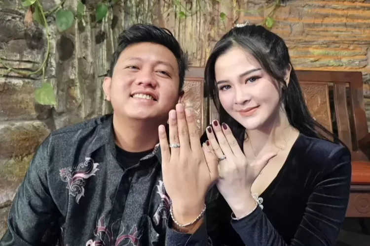 Penyanyi pop Jawa, Denny Caknan segera menikah dengan Bella Bonita, Jumat (7/7/2023). Hal ini ia sampaikan melalui kiriman di Instagram.  (Instagram @denny_caknan)