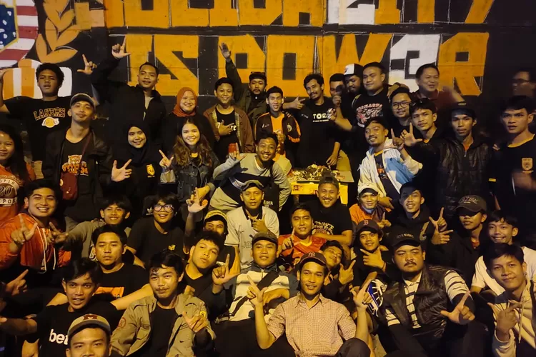 Perayaan Hari Ulang Tahun ke-23 Jak Mania Koordinator Wilayah (Korwil) Depok, di Sekretariat Jak Mania Korwil Depok, Jalan Naming D Bothin, Kelurahan Depok, Kecamatan Pancoranmas
