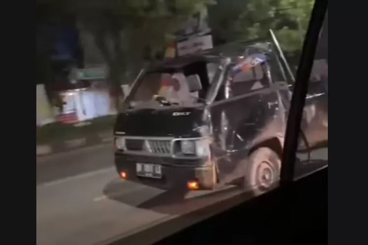 Viral emak-emak bawa mobil ringsek di Jalan Raya. Ini kata polisi. (Instagram.com/@terang_media)