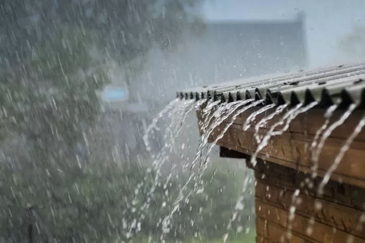 Hujan lebat disertai petir bakal terjadi di Sumbar (Foto: Pojokdurasi/Alan G)