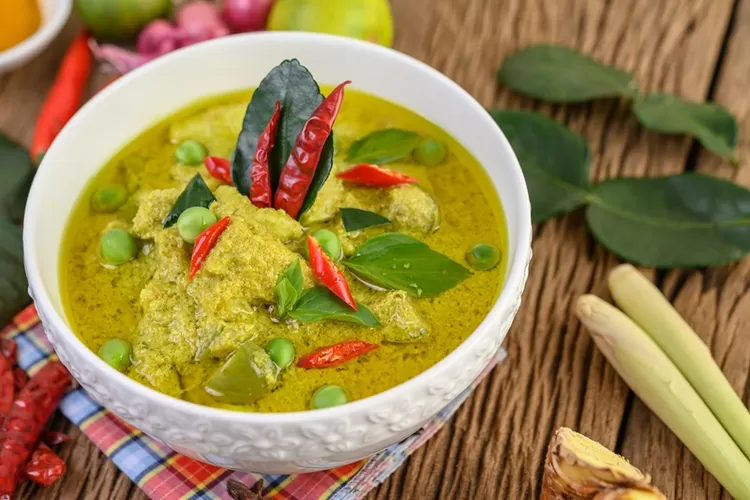 Gulai Kepala Ikan khas Padang&nbsp; &nbsp;&nbsp; (freepik.com)