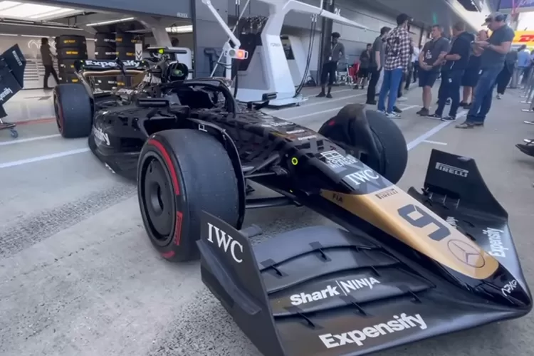 Mobil balap tim APX GP yang dipakai untuk syuting film bertema F1.  (YouTube Aldona Marciniak)
