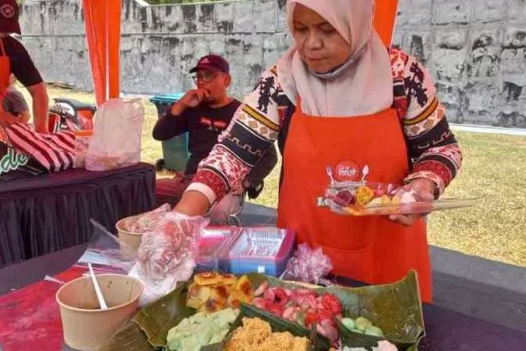 Kuliner tradisioal Indonesia tamoil di Festival Kuliner di Solo (Endang Kusumastuti)