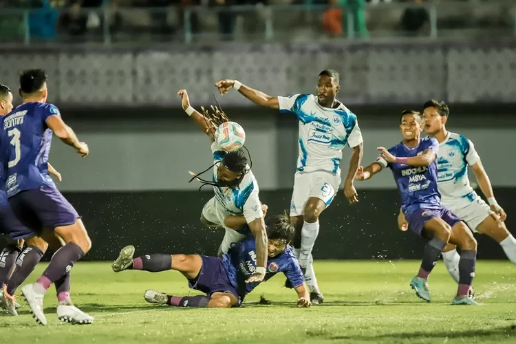 Pertandingan antara Perrsita Tangerang dan PSIS Semarang berakhir 2-0  untuk kemenangan tuan rumah (foto ligaindonesiabaru)