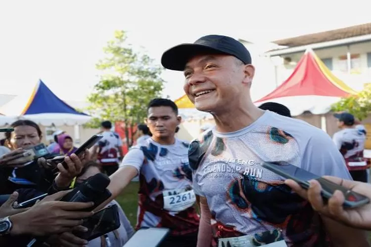 Gubernur Jateng Ganjar Pranowo diwawancarai awak media usai mengikuti Bank Jateng Friendship Run Road To Borobudur Marathon 2023 (Istimewa )