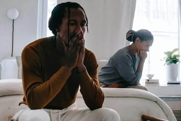 Ilustrasi curving relationship (pexel/alexgreen)