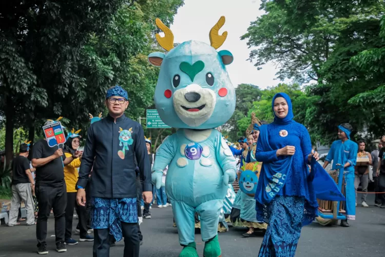 Ketua Dekranasda Kota Bogor Yane Ardian (kanan) meraih Juara 1 kategori Pembina Teladan dalam Dekranasda Award 2023.