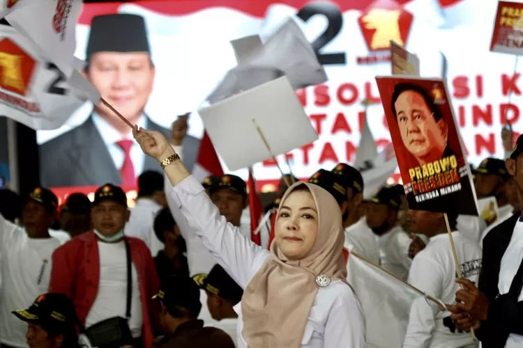 Kader hadiri Konsolidasi Gerindra Tangerang Raya Bawa Poster Prabowo Presiden dan Gerindra Menang - Foto: Henry Lukmanul Hakim
