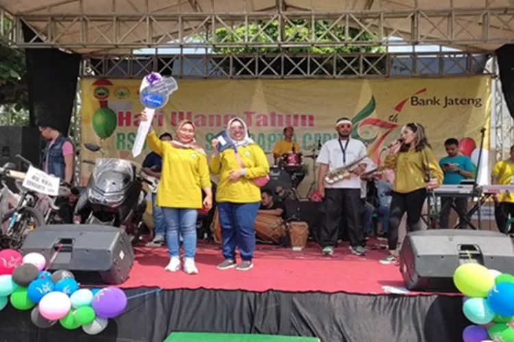 Bank Jateng menyerahkan kado istimewa untuk  HUT Ke-67 RSUD Cepu.