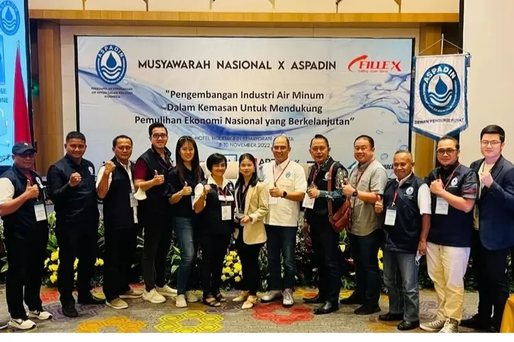 Asosiasi Perusahaan Air Minum Dalam Kemasan Indonesia (Aspadin) Jateng berkomitmen selamatkan bumi dari limbah plastik galon dengan mengoptimalkan penggunaan bahan yang mampu mendaur ulang (recycling) yang ditegaskan dalam Musda VIII Aspadin Jawa Tengah-DIY-Kalteng di Hotel Santika Semarang (AG Sofyan )
