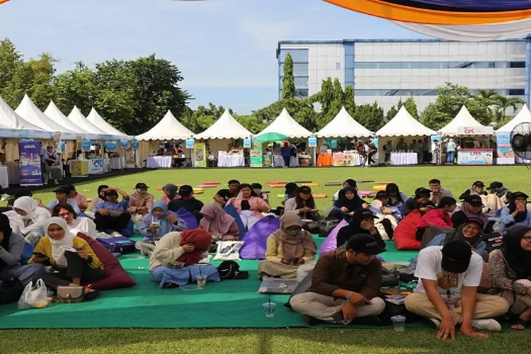 Masyarakat Medan ikuti kegiatan edukasi dikemas secara santai dalam bentuk talkshow investasi (Realitasonline.id/Dok)