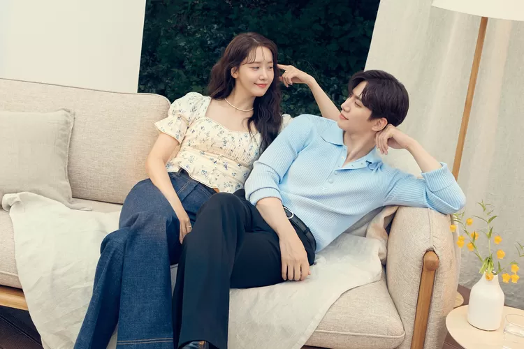 Yoona dan Junho 'King The Land' (Netflix)