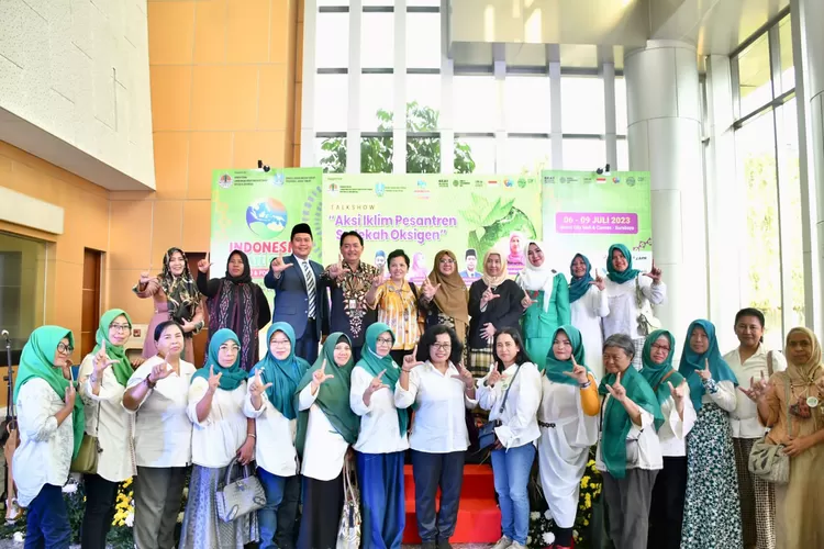 Indonesia Climate Change Expo and Forum (ICCEF) 2023 di Surabaya mengangkat peran strategis pesantren dalam mendukung upaya pengendalian perubahan iklim di Indonesia. ( menlhk.go.id)