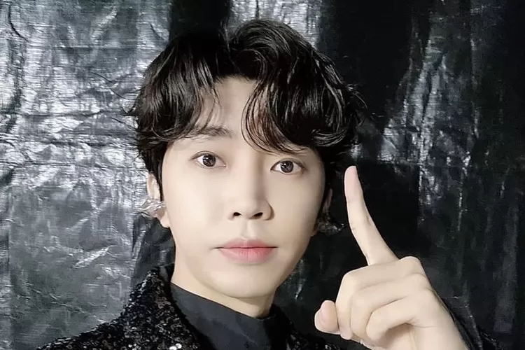 Penyanyi Trot Lim Young Woong Membuat Pengakuan di Siaran Langsung Terkait Rumor Kencan Dirinya dengan Soyou (Gorajuara.com/dok: Instagram @limyoungwoong.official)