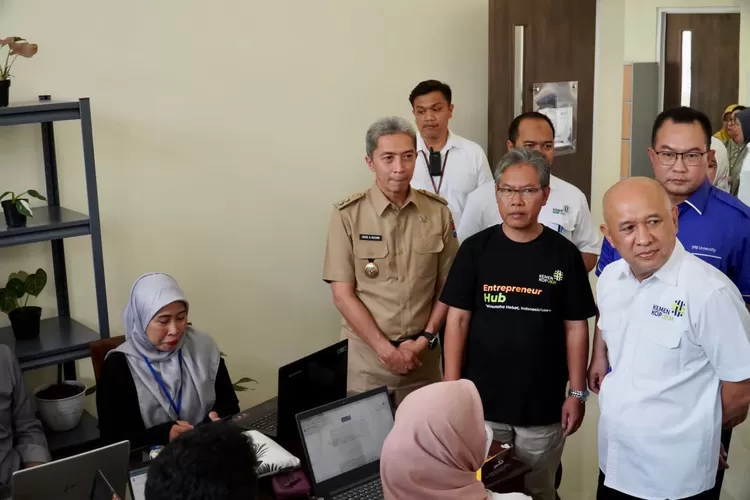 Wakil Wali Kota Bogor, Dedie A. Rachim dampingi Menteri Koperasi dan UKM (MenKopUKM), Teten Masduki