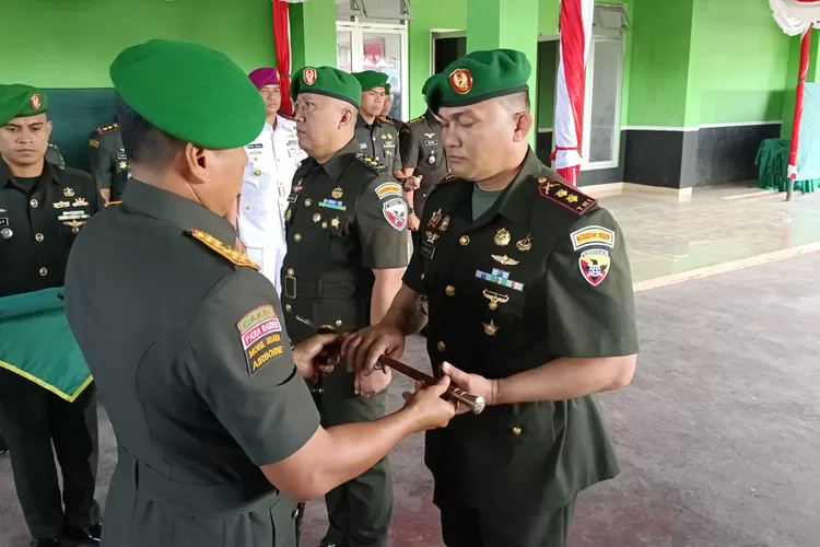 Danrem 161/Wira Sakti Kupang Pimpin Serah Terima Jabatan Dan Tradisi ...