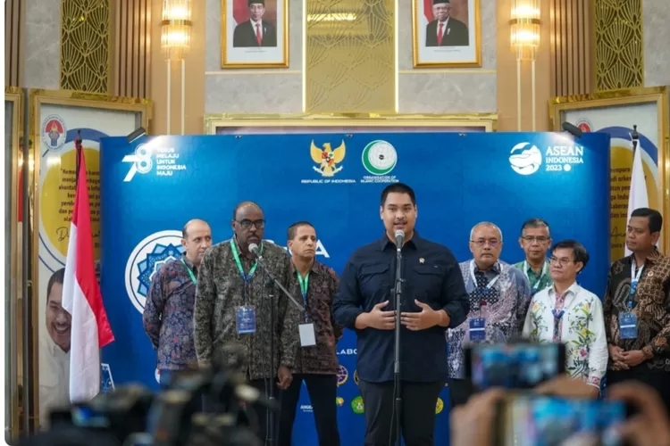 Menpora Dito Ariotedjo saat bersama Pimpinan Delegasi OIC Ambassador Tarig Bakheet sama-sama berkomitmen menjadikan OIC-CA 2023 sebagai ajang memperkuat diplomasi Indonesia di bidang kepemudaan dan keolahragaan di tingkat dunia  (AG Sofyan )