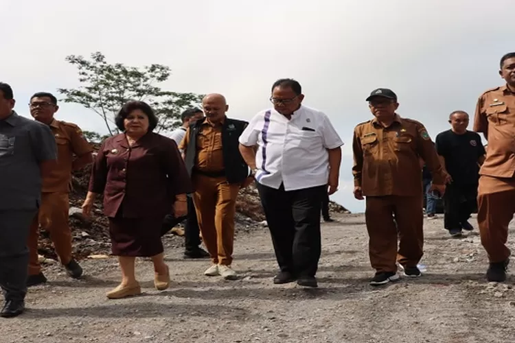 Ketua DPRD Sumut Baskami Ginting "Sidak" Proyek Jalur Sejajar Medan - Berastagi  (Realitasonline.id/mis)