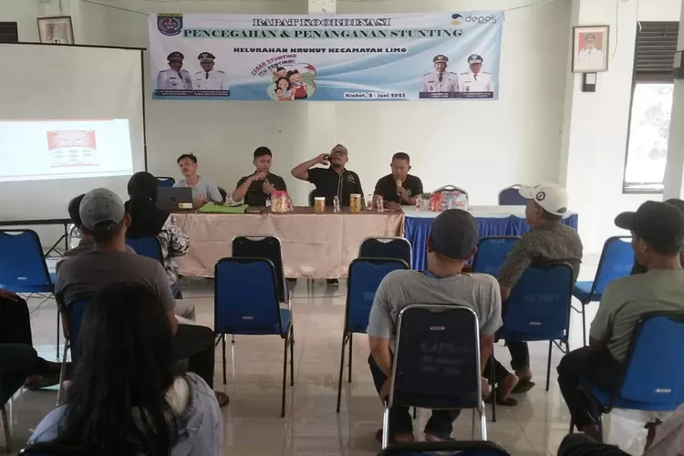 BAHAS LOMBA : Kelurahan Krukut bersama karang taruna sepakat akan mengadakan sejumlah lomba dalam menyemarakan 17 Agustus 2023. (RADAR DEPOK)