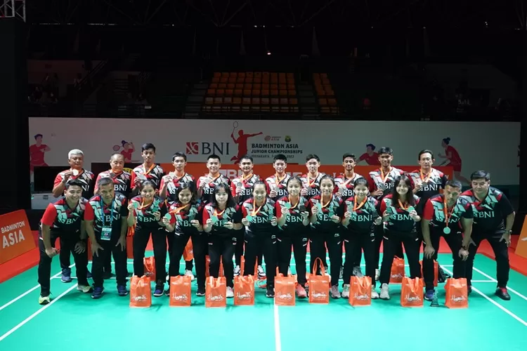 Tim Indonesia hanya mampu keluar sebagai runner up pada Badminton Asia Junior 2023 setelah ditekuk Jepang 2 - 3 di final.