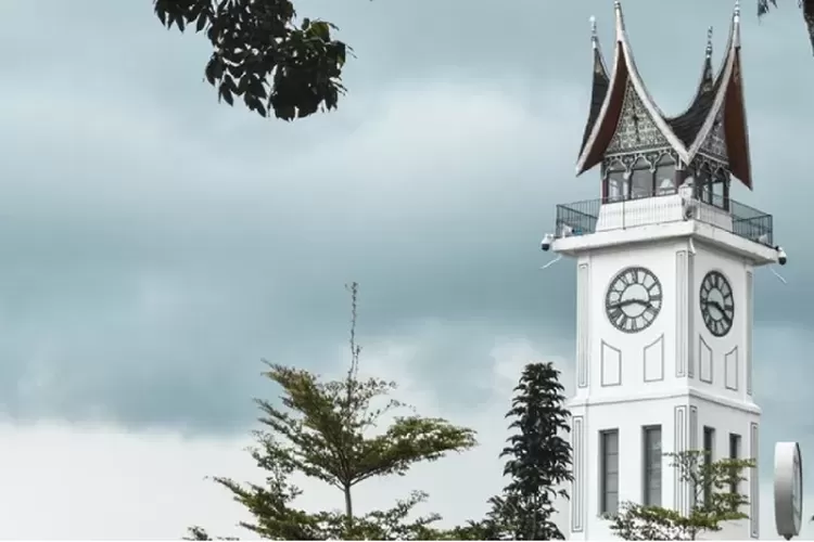Jam Gadang berada di Kota Bukittinggi dan menjadi kebanggan masyarakat Padang (Harian Haluan)