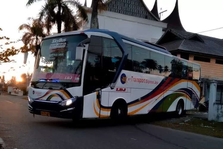 Bus PO Transport Express Jaya.  (Tangkap layar Instagram/@sumaniproject)