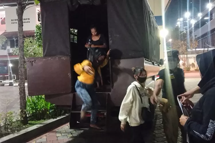 Satpol PP menjaring PSK Semarang yang sedang beroperasi.  (Istimewa)