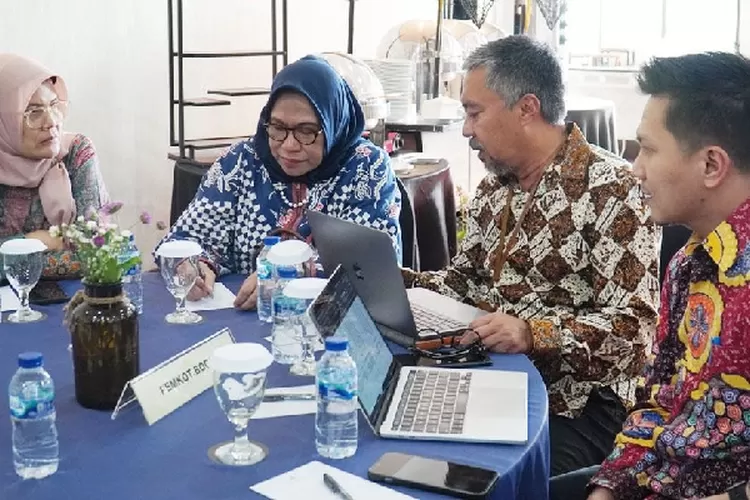 Sekda kota Bogor Syarifah Sofia mewakili pemerintah kota Bogor mengikuti rapat program tematik sektor pertahanan 2023 (Febri Daniel Manalu)