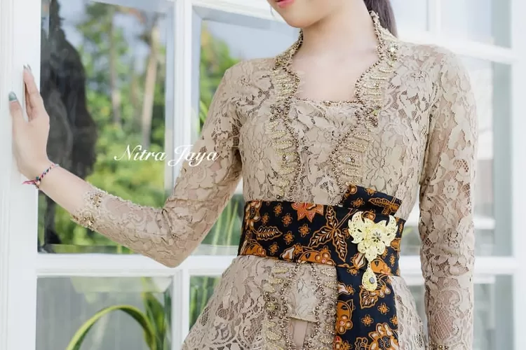 Model kebaya Bali (Sumber: Instagram @nitrajayakebaya)