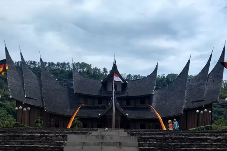 Istano Basa Pagaruyung, Ikon WIsata Historis Sumatera Barat (Tangkapan Layar Kanal Youtube NOHAS TV)