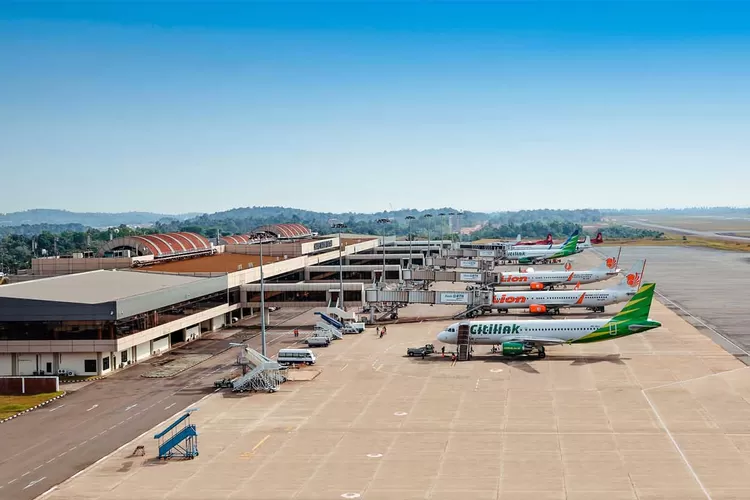 Bandara dengan runway terpanjang di Indonesia