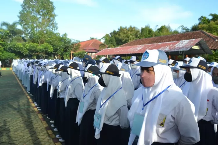 12 Referensi alasan masuk SMK untuk MPLS 2023. (dok. SMAN 1 Candiroto)