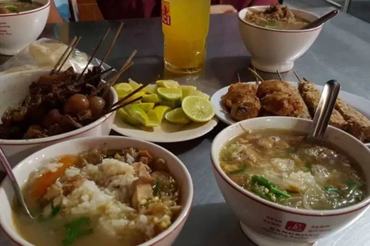 5 Tempat Makan Siang Enak Dan Murah Di Semarang, Soto Bangkong Hingga ...