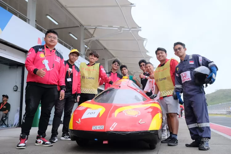 tim UI SMV memboyong dua mobil pada ajang kompetisi rancang bangun kendaraan hemat energi internasional untuk wilayah Asia dan Timur Tengah yang diselenggarakan di Pertamina Mandalika International Circuit, Lombok, Nusa Tenggara Barat, pada 4-9 Juli 2023. (UI)