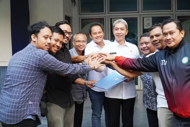 Dedie A Rachim bersama para pengurus Perpani