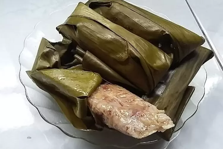 Resep makanan tradisional khas Sumatera Barat, kue lapek sagan (YouTube Dapur Kecilku)
