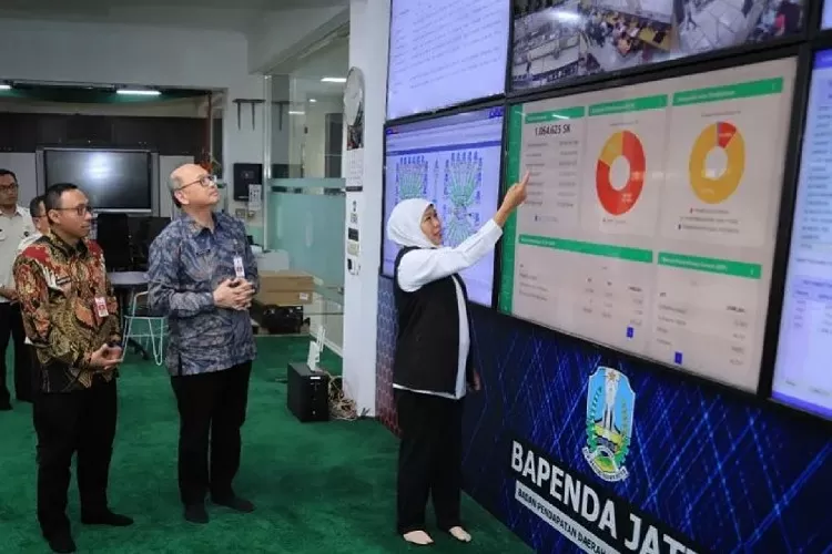 Elektabilitas Khofifah Dan Risma Saling Bersaing Ketat Di Survei Pilgub ...