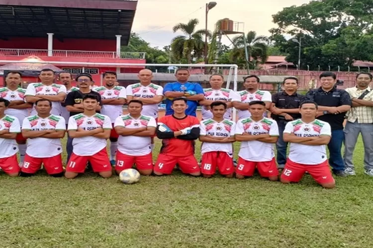 Tim Wartawan FC sebelum bertanding dengan PN Kisaran (Realitasonline.id/HS)
