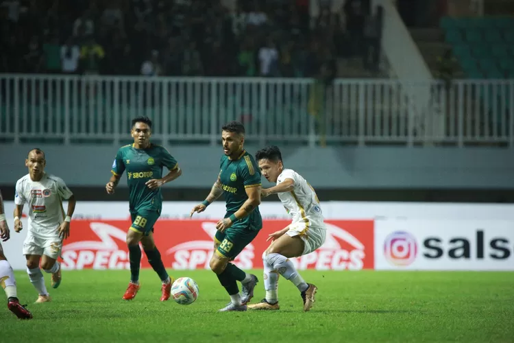 Persikabo 1973 Bogor jadi kontroversi karena sponsor situs judi SBOTOP. (Persikabo 1973)