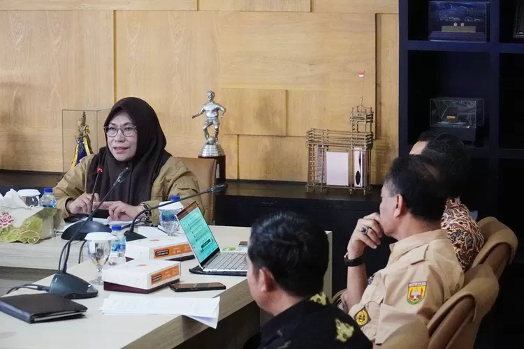 Sekda Kota Bogor Syarifah Sofiah saat rakor dengan Bapanas. (Pemkot Bogor)