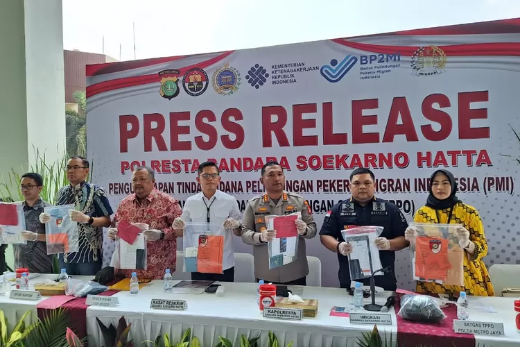 Jajaran Polresta Bandara Soekarno-Hatta (Soetta) menangkap 17 orang anggota jaringan tindak pidana perdagangan orang (TPPO) yang melakukan aksi pengiriman Calon Pekerja Migran Indonesia (CPMI) secara non prosedural sejak Maret hingga Juli 2023. (Istimewa )