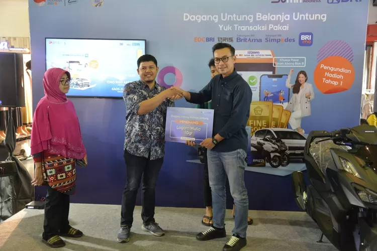 Program Dagang Untung Belanja Untung (DUBU) khusus untuk pedagang dan pengunjung Pasar Tanah Abang Blok B. (BRI)