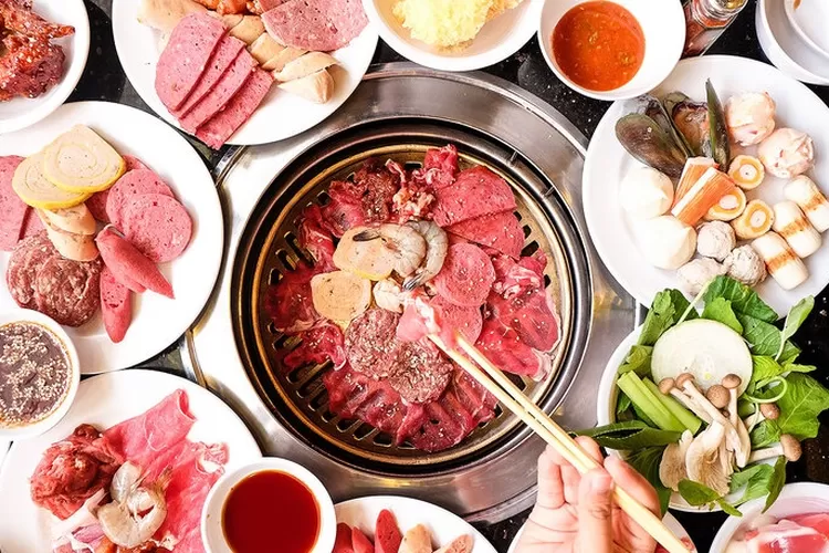 cari tempat makan enak di Semarang? Ini dia 5 restoran all you can eat yang gak pelit bahan premium.  (hotelier.id)