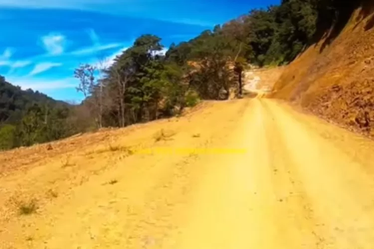 Kondisi terkini pembangunan jalan tembus kabupaten Pesisir Selatan dengan Solok (youtube Fredi Motovlog)
