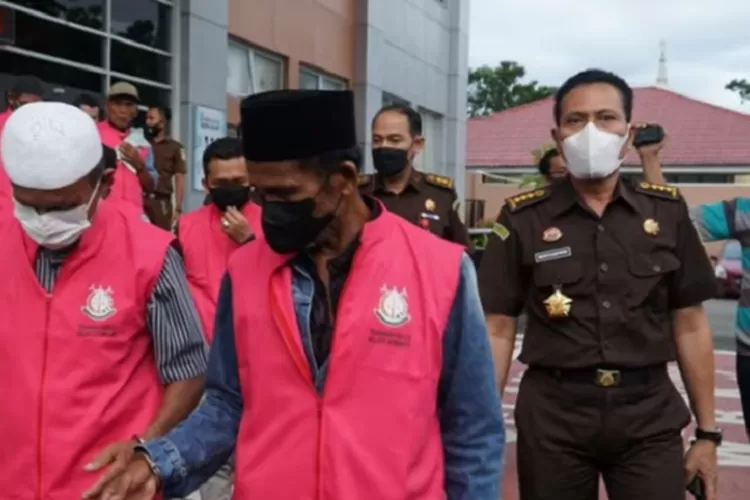 Terdakwa pembebasan lahan Tol Padang Pekanbaru (Tangkapan layar YouTube Koran Haluan)