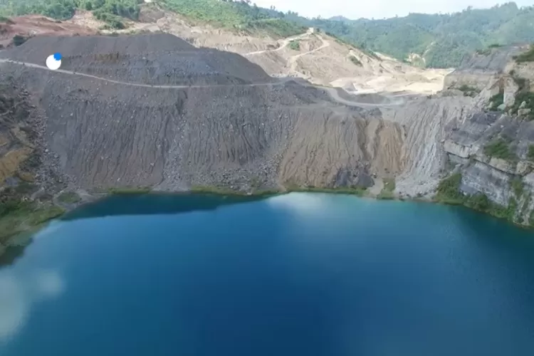 Danau Tomosu, Sawahlunto, Sumatera Barat.  (Tangkapan Kayar YouTube Kaba Rantau)