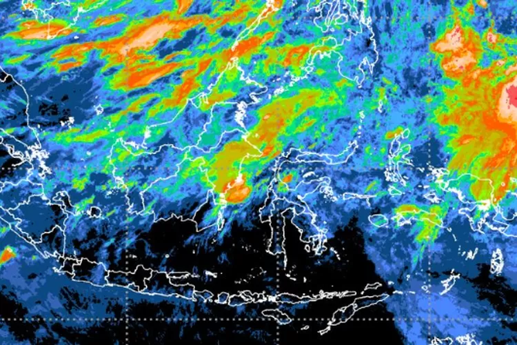 Citra satelit prakiraan cuaca BMKG untuk wilayah Indonesia termasuk Kota Jakarta, Medan, dan Padang. (bmkg.go.id)
