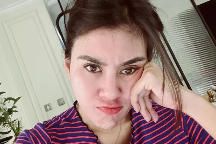 Video joget Syahnaz Sadiqah dan kakaknya dapat sorotan dari warganet (Instagram @syahnazs)