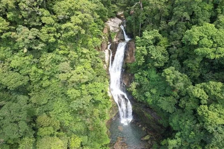 Air Terjun Lubuk Hitam di Sumatera Barat (Kemenparekraf.go.id)