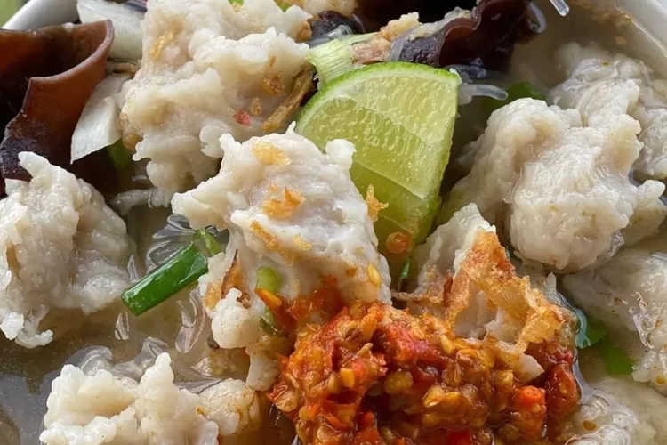 Berikut empat ide traveling di Palembang, salah satunya berburu tekwan ikan (Instagram @thia_khodizahh)